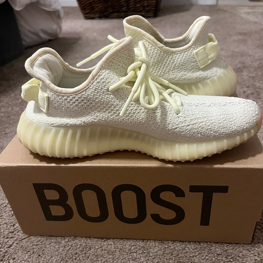 Authentic Yeezy Boost 350 V2 Sneakers 2018 Release Butter  Men’s 6 Women 7.5
